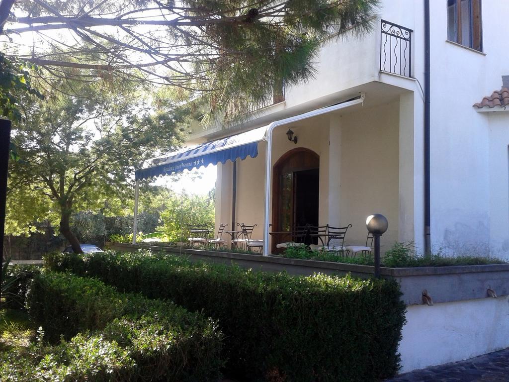 Residence Gnura Momma Locri Exterior foto