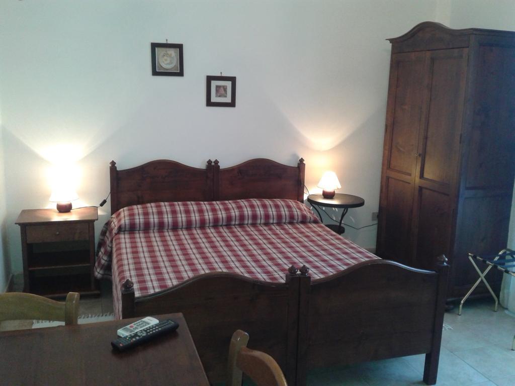 Residence Gnura Momma Locri Zimmer foto
